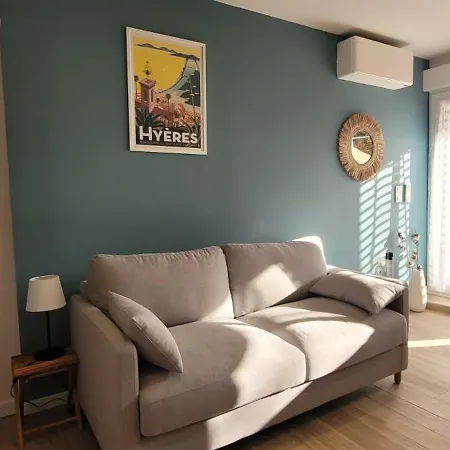 Air-conditioned Opening Onto Private Pool Lejlighed